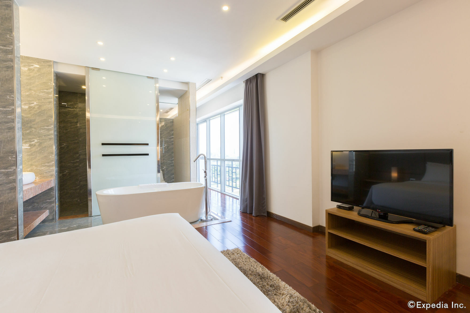 Charm Suite Residence Saigon Ho Chi Minh City Exterior photo